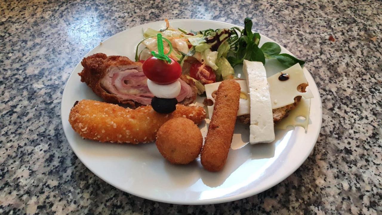Pensiune Restaurant Ovidiu Valea lui Mihai Экстерьер фото